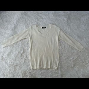 Cream long sleeve sweater.